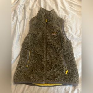 LL Bean Sherpa best, sz. Small, olive green